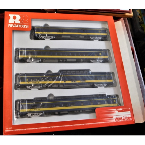 632 - Rivarossi RT600034 Passenger Car Set Alaska, made 1945. Mint in box