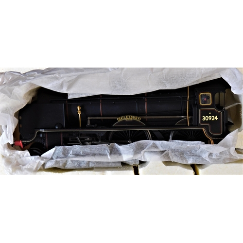 633 - Hornby 'Southern Suburban 1957' Coaches R2815 (3 Coaches). Mint in box.