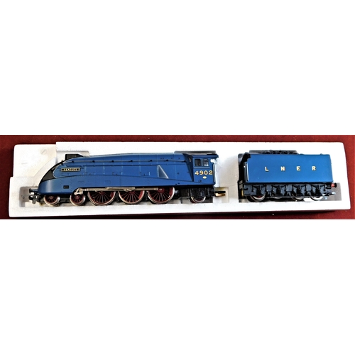 638 - Hornby R372 LNER Class A4 Loco 'Seagull'. Mint in box.