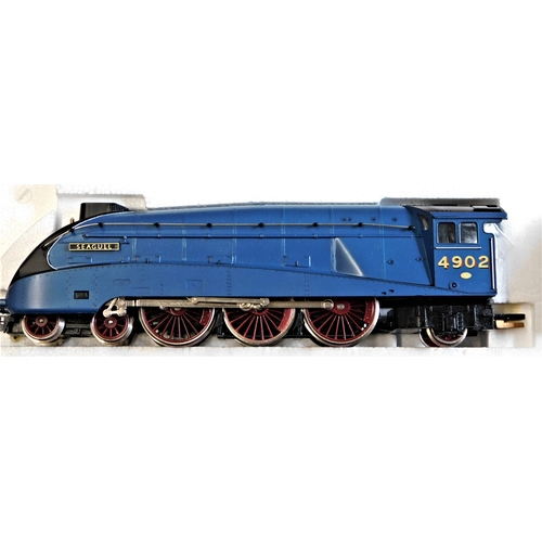 638 - Hornby R372 LNER Class A4 Loco 'Seagull'. Mint in box.