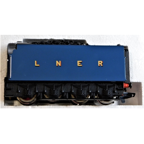 638 - Hornby R372 LNER Class A4 Loco 'Seagull'. Mint in box.