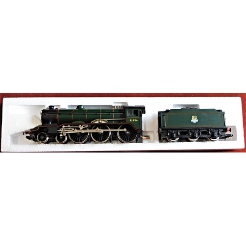 639 - Hornby R060 BR Class B17 4-6-0 'Leeds United'. Mint in box