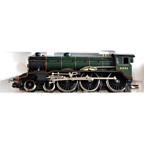 639 - Hornby R060 BR Class B17 4-6-0 'Leeds United'. Mint in box