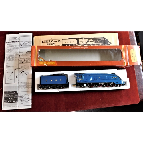 640 - Hornby R077 LNER Class A4 4-6-2 Loco 'Mallard'. Mint in box.