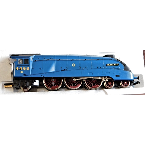 640 - Hornby R077 LNER Class A4 4-6-2 Loco 'Mallard'. Mint in box.