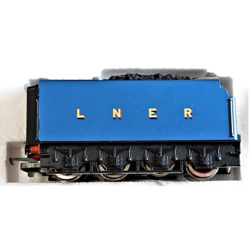 640 - Hornby R077 LNER Class A4 4-6-2 Loco 'Mallard'. Mint in box.