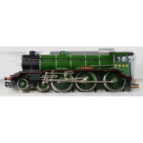 651 - Hornby R053 LNER Class B17 Loco 'Manchester United'. Mint in box.