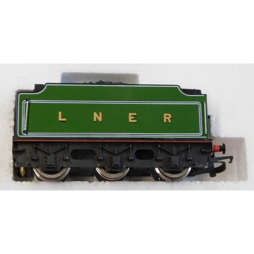 651 - Hornby R053 LNER Class B17 Loco 'Manchester United'. Mint in box.