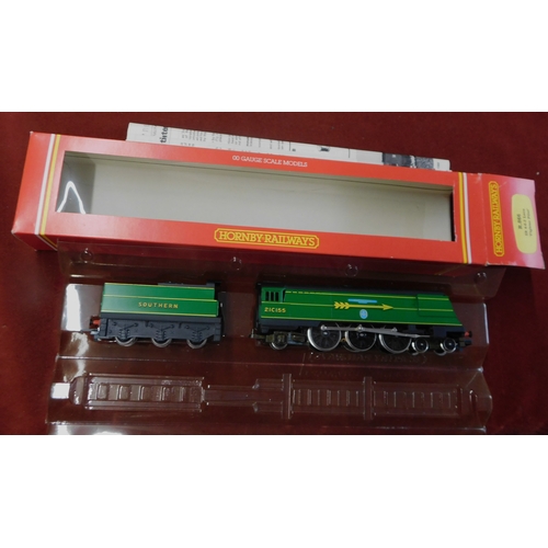 652 - Hornby R866 SR 4-6-2 Loco 'Fighter Pilot'. Mint in box.