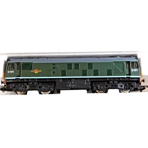 653 - Hornby R327 BR Class 25 Diesel (Green Livery). Mint in box.