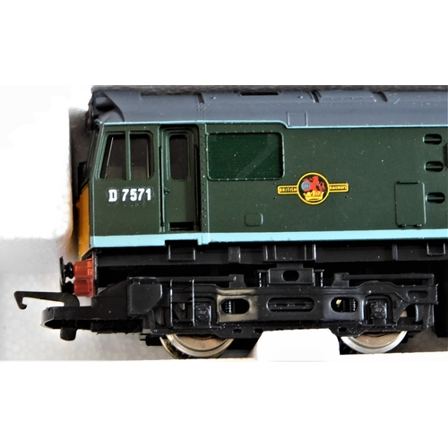653 - Hornby R327 BR Class 25 Diesel (Green Livery). Mint in box.