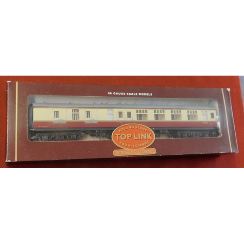 660 - Hornby R450 BR Mk1 Brake Coach. Mint in box.