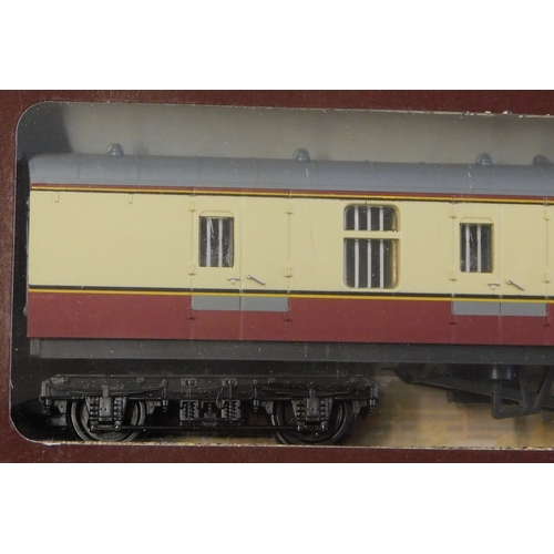 661 - Hornby R440 BR Mk1 Full Parcels Coach. Mint in box.