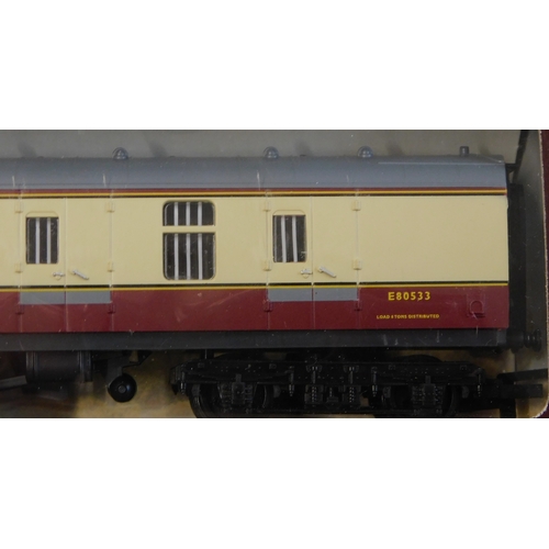 661 - Hornby R440 BR Mk1 Full Parcels Coach. Mint in box.