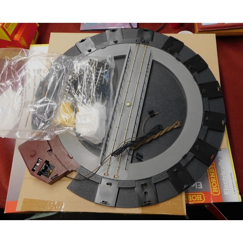 678 - Hornby R070 Electrically Operated Turntable. Mint in box.