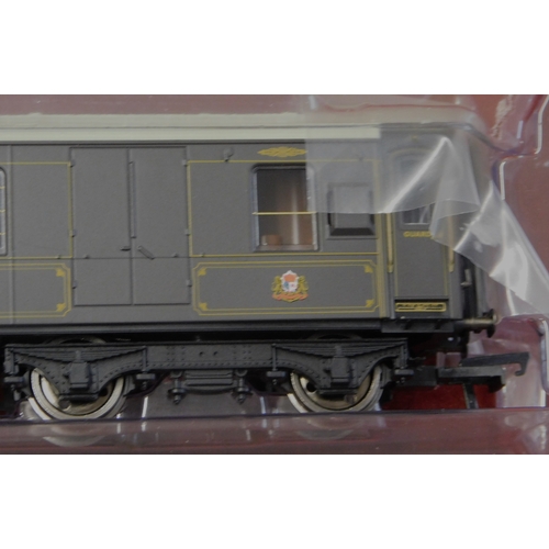 698 - Hornby R4662 All Steel K Type Pullman 3rd Class Brake Parlour Car 'No. 79'. Mint in box.