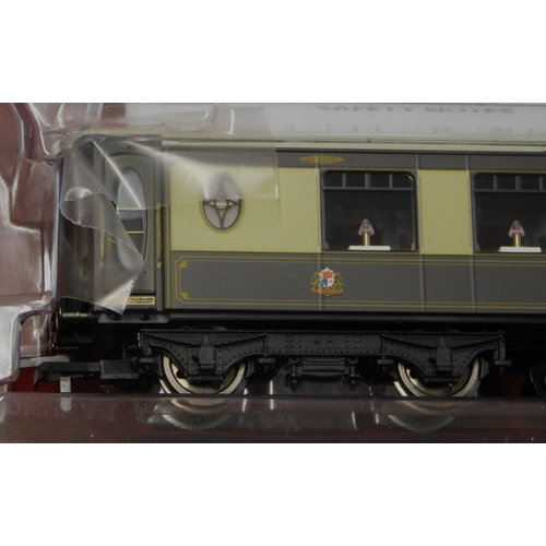 698 - Hornby R4662 All Steel K Type Pullman 3rd Class Brake Parlour Car 'No. 79'. Mint in box.