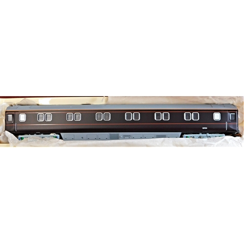 712 - Hornby R 4284 Royal Household Sleeper Coach '10734' (2). Mint in box.