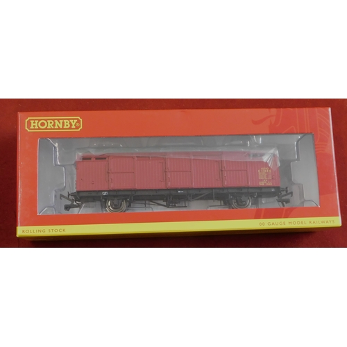 719 - Hornby R6683D BR (LNER) Extra Long Cctvan 'E 1359 E' (2). Mint in box.