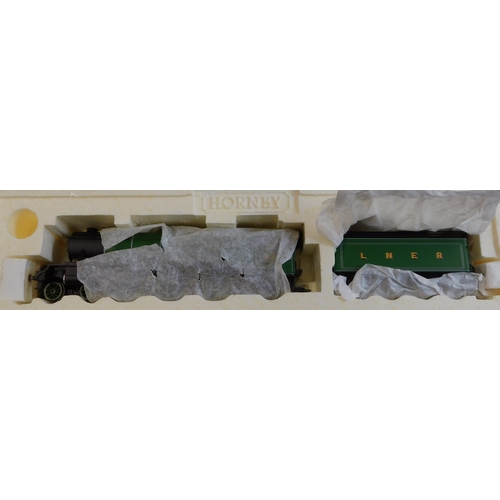 Hornby R2598M Queen of Scots Train Pack. Mint in box