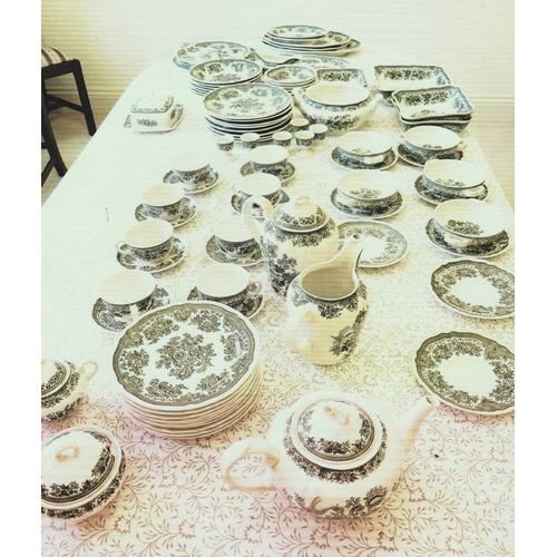 461 - Villeroy & Boch green dinner service, vintage generally very fine with some slight wear, in five car... 