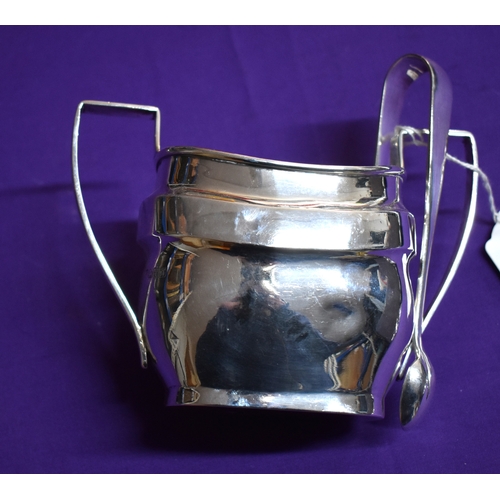 484 - Silver 50 gar bowl - hall marks for Cheshire 1910, approx. 155gms with a pair of white meta sugar to... 