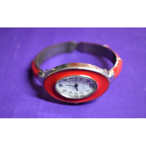 486 - Wrist Watches - Ladies Vellacio Snap Band Wrist Watch, red enamel working order