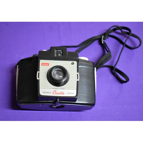 488 - Vintage 1955-58 Kodak 'brownie' Cresta Camera - no visible markings or scratches or dents, comes wit... 