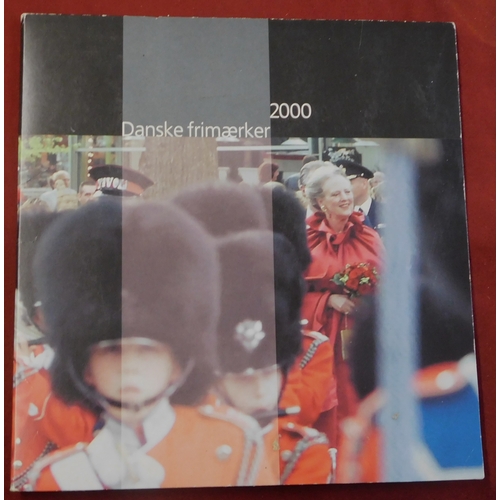 174 - Denmark 2000 - Danish Post year Folder, containing u/m 2000 issues, cat value £93