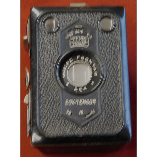 303 - The Zeiss-Ikon Box Tengor was made from 1934/9 onwards - The Box Tengor with the locking shutter rel... 