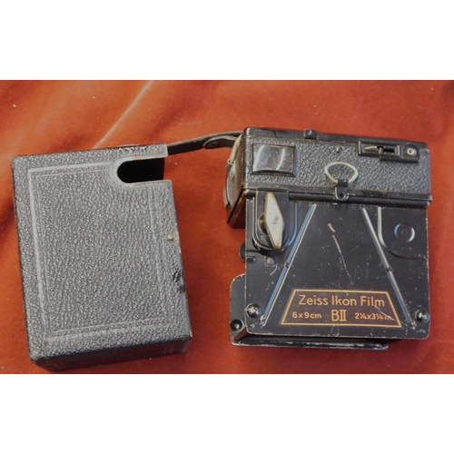 303 - The Zeiss-Ikon Box Tengor was made from 1934/9 onwards - The Box Tengor with the locking shutter rel... 