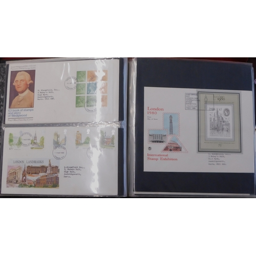 152 - Great Britain 1966, 200 large First Day Cover collection in 2 albums and bundles in Philatelic Burea... 