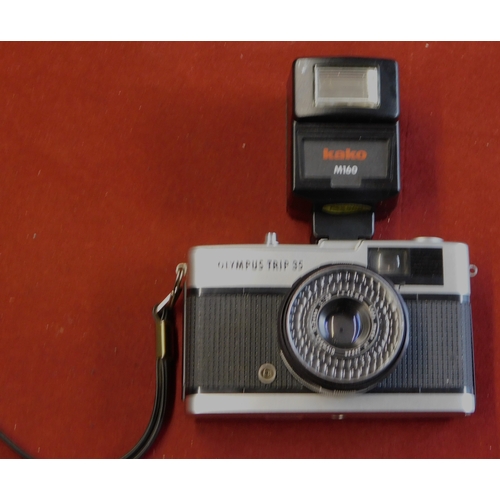 604 - Camera - Olympus Trip 35-35mm, compact point and shoot film camera, with case and flash