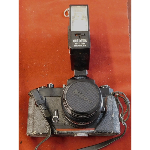 605 - Nikon Camera - Nikkormat FTN AD, with flash unit, with case worn, heavy item with lens, fair to good... 