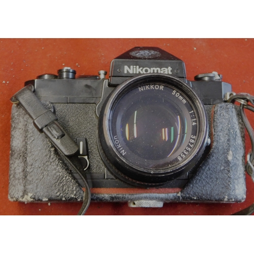 605 - Nikon Camera - Nikkormat FTN AD, with flash unit, with case worn, heavy item with lens, fair to good... 