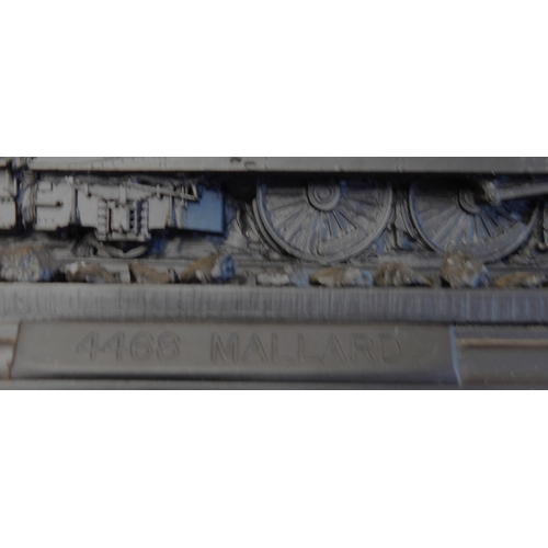 602 - Train Model - Mallard 4468, Classique made from coal, from Great Britian, very good condition, appro... 