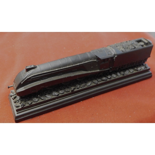 602 - Train Model - Mallard 4468, Classique made from coal, from Great Britian, very good condition, appro... 