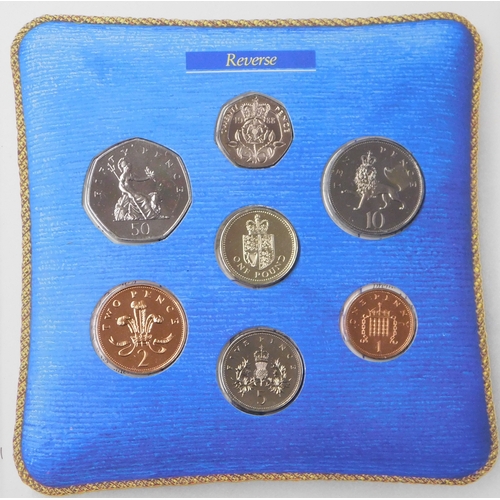 135 - Great Britain 1988 Royal Mint brilliant uncirculated set, £1 to 1p. Scarce