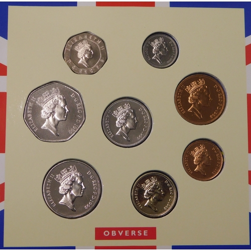 136 - Great Britain 1992 brilliant uncirculated set in Royal Mint folder, £1, 50p (2), 10p (2), (9 coins).... 