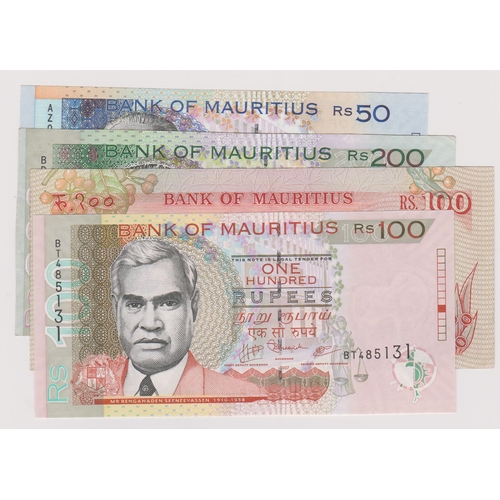 246 - Mauritius 1986 100 Rupees P38, 2006 50 Rupees P505,2005 100 Rupees and 200 Rupees (4) VF/AUNC