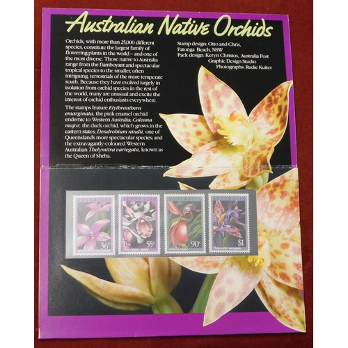 713 - Australia 1981-1987 Flora & Fauna presentation packs 1981 Wildlife x4 presentation packs, 1986 Nativ... 