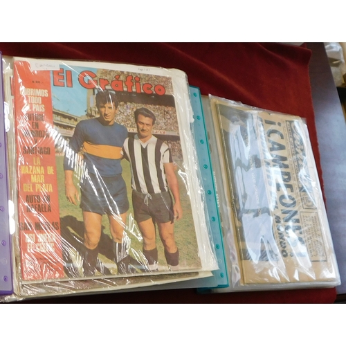 16 - World Club Championship 1968. A collection of 23 Argentinian Magazines chronicling the Estudiantes v... 