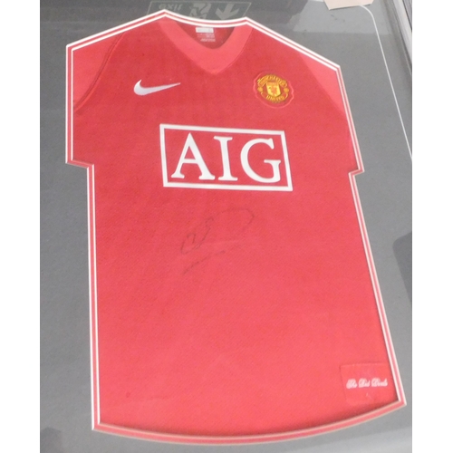 205a - 2003/04 Manchester United Shirt, signiatures include: Keane, Scholes, Giggs, Ronaldo, Van Nistelroy,... 