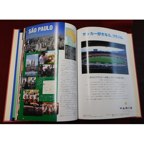 21 - Bound programme for the Manchester United v Palmeiras World Club Championship Final in Tokyo 30th No... 