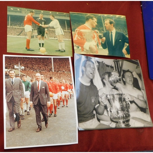 26 - FA Cup Final Leicester City v Manchester United 1963 - a collection of ephemera from the Final playe... 