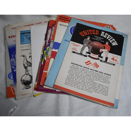 265 - Programme miscellany. 21 programmes to include Manchester United v Real Madrid (EC) 1956/57, Gateshe... 