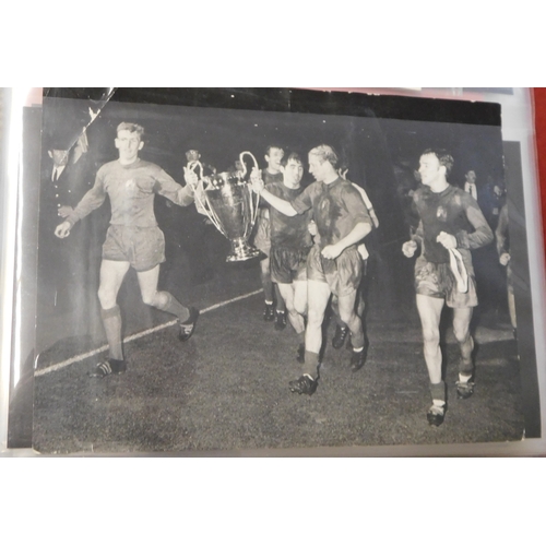 29 - European Cup Final 1968 Manchester United v Benfica. A folder of items relating to the European Cup ... 