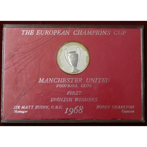 38 - A collection of Manchester United Ephemera to include 2 banners celebrating winning the Premier Leag... 