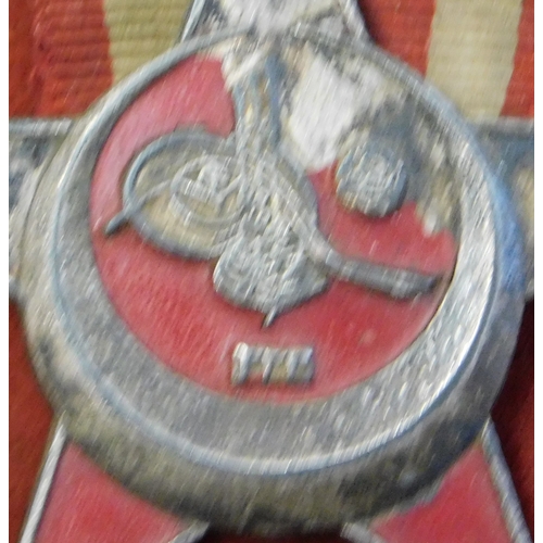 507 - German / Ottoman WWI other ranks Gallipoli Star in zinc with red painted front and original ribbon. ... 