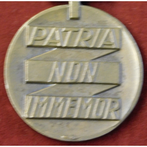 515 - French Medal of the Resistance (Médaille de la Resistance) 1943, constructed in bronze with an integ... 